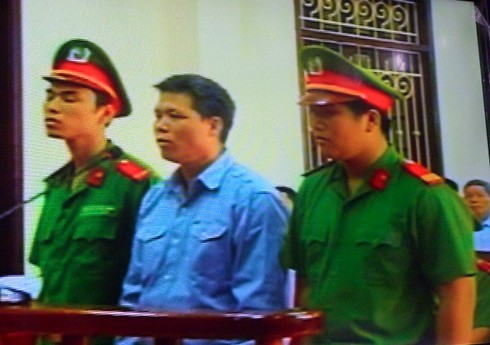 Các bị cáo, bị hại mô tả vụ nổ súng tại nhà ông Vươn - ảnh 2