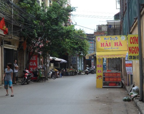 Quầy bánh trung thu ồ ạt “tấn công” lòng đường, vỉa hè - ảnh 8