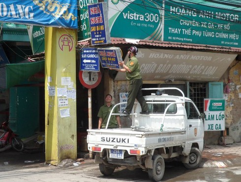 Toát mồ hôi xem Công an xã Trung Văn làm việc - ảnh 10