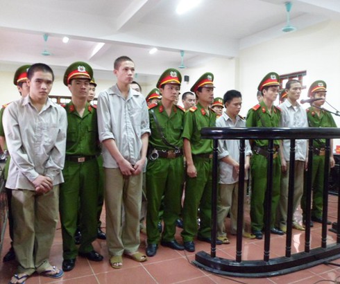 Bị hại và luật sư đề nghị hoãn phiên tòa vụ “quan tài diễu phố” - ảnh 1