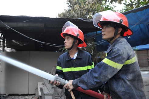 Cập nhật: Hình ảnh lửa bùng phát dữ dội tại TT Thương mại Hải Dương - ảnh 7