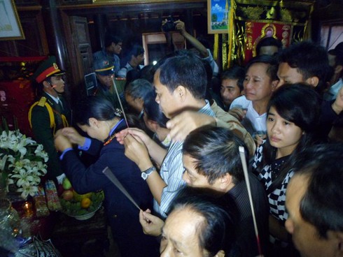 “Dù ở nước ngoài tôi cũng về để được viếng Đại tướng” - ảnh 1