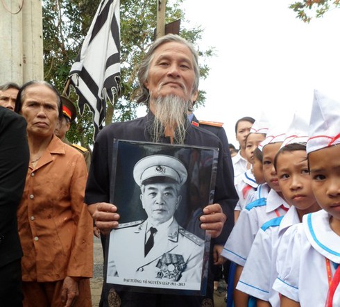 “Dù ở nước ngoài tôi cũng về để được viếng Đại tướng” - ảnh 4