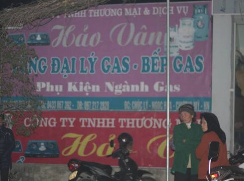 Nổ cửa hàng ga, một người bị thương nặng - ảnh 1