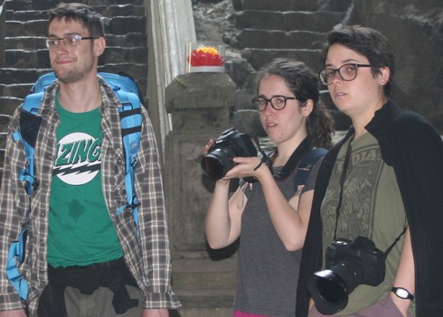 Chùa Hương tấp nập khách đi lễ cầu may - ảnh 13