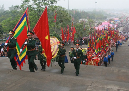 Biển người về Giỗ Tổ Hùng Vương 2014 - ảnh 2