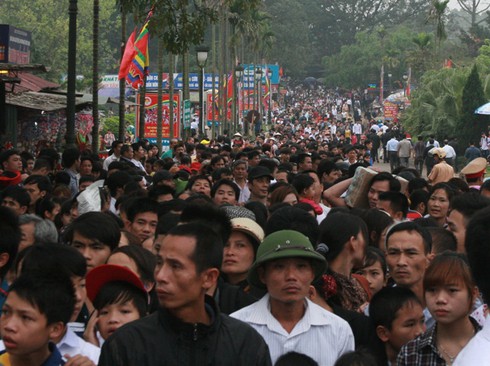 Biển người về Giỗ Tổ Hùng Vương 2014 - ảnh 10