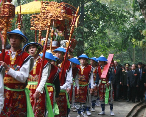 Biển người về Giỗ Tổ Hùng Vương 2014 - ảnh 4