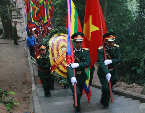 Biển người về Giỗ Tổ Hùng Vương 2014 - ảnh 6