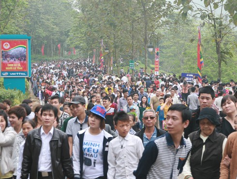 Biển người về Giỗ Tổ Hùng Vương 2014 - ảnh 9