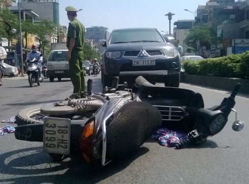 Tai nạn liên hoàn, một phụ nữ nhập viện - ảnh 1