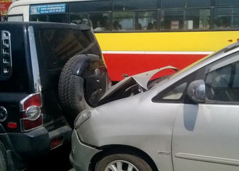 Tai nạn liên hoàn, một phụ nữ nhập viện - ảnh 3