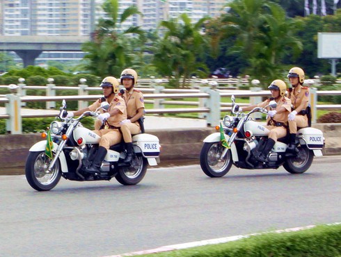 Ngỡ ngàng trước vẻ đẹp của nữ CSGT dẫn đoàn - ảnh 8