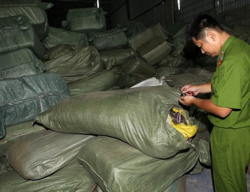 Bắt 70 tấn thuốc bắc nhập lậu từ Trung Quốc - ảnh 2