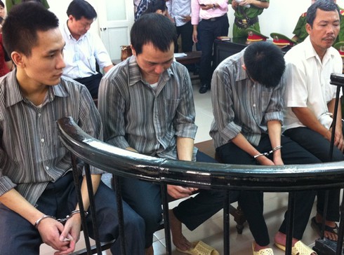 Nhà nghỉ vắng khách, chứa mại dâm để ...kiếm lời - ảnh 1