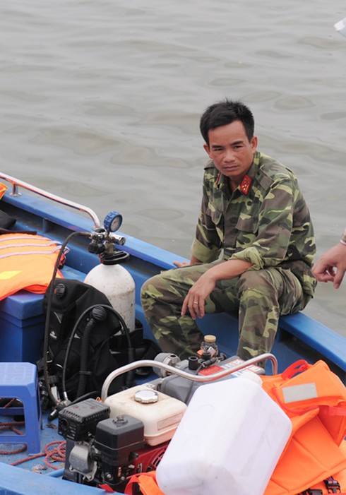 Lật thuyền trong cơn dông, 2 người thiệt mạng trên Hồ Tây - ảnh 6