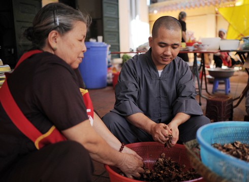 Những bữa cơm chay thiện tâm dành cho các sĩ tử - ảnh 3