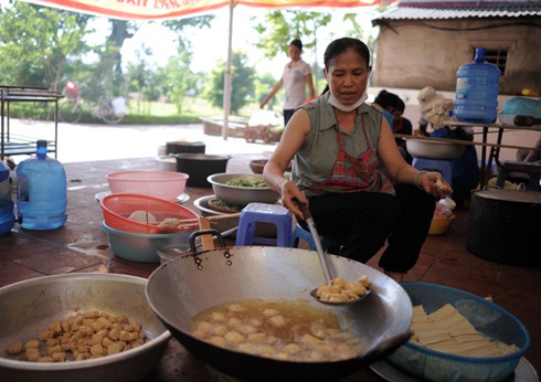 Những bữa cơm chay thiện tâm dành cho các sĩ tử - ảnh 4