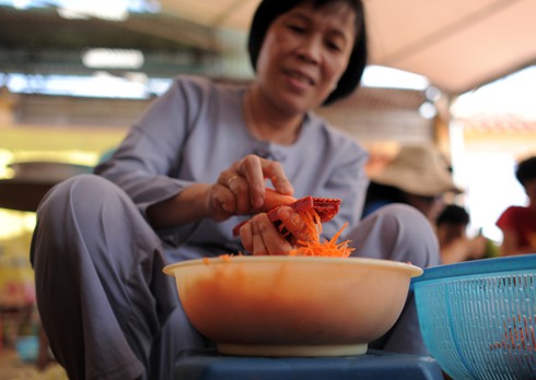 Những bữa cơm chay thiện tâm dành cho các sĩ tử - ảnh 7