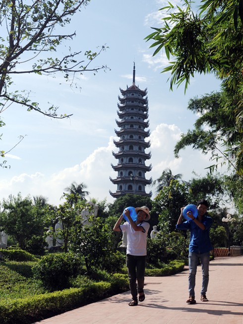 Những bữa cơm chay thiện tâm dành cho các sĩ tử - ảnh 13