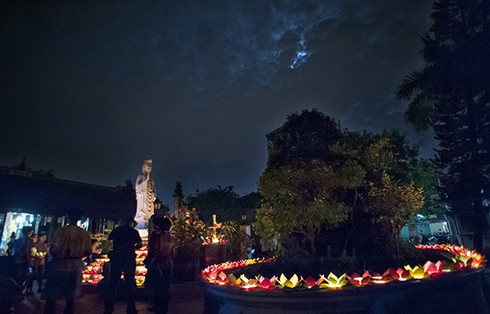 Những hình ảnh ý nghĩa trong lễ Vu Lan 2014 - ảnh 2