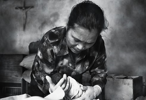 Chuyện người phụ nữ đi chôn cất những sinh linh bé nhỏ - ảnh 3