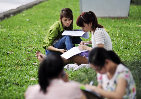 Bỏ ăn trưa, xếp hàng chờ nộp hồ sơ thi vào Tổng cục Thuế - ảnh 5