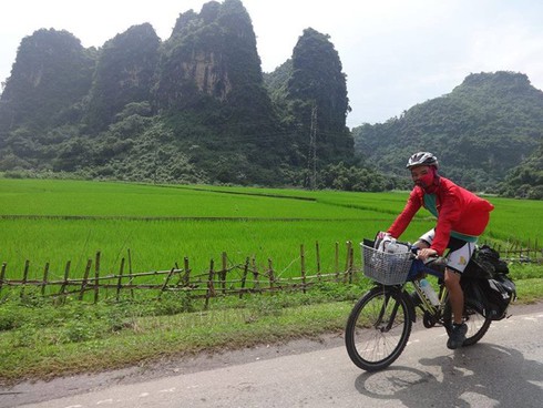 Chàng trai trẻ đạp xe xuyên Việt vì trẻ em nghèo - ảnh 6