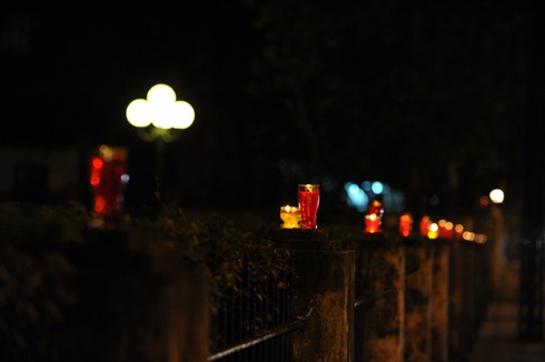 Hàng trăm người thắp nến tại 30 Hoàng Diệu ngày sinh nhật Đại tướng - ảnh 1