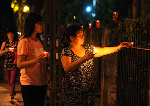 Hàng trăm người thắp nến tại 30 Hoàng Diệu ngày sinh nhật Đại tướng - ảnh 9