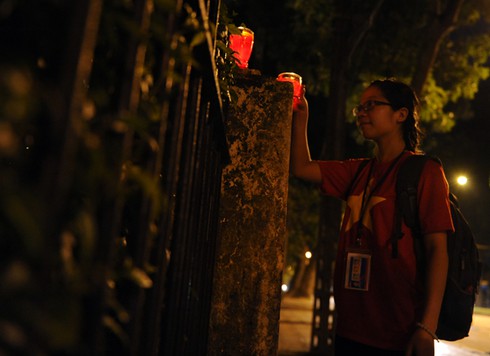 Hàng trăm người thắp nến tại 30 Hoàng Diệu ngày sinh nhật Đại tướng - ảnh 11