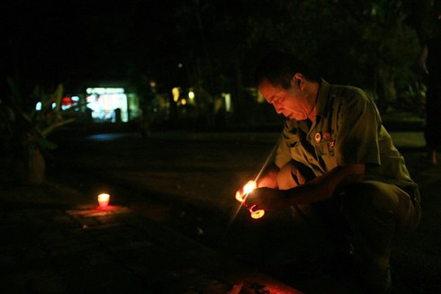 Hàng trăm người thắp nến tại 30 Hoàng Diệu ngày sinh nhật Đại tướng - ảnh 3