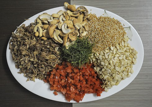 Vợ làm bánh trung thu home-made, chồng hào hứng phụ giúp - ảnh 6