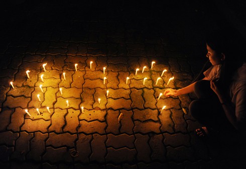 Hàng trăm người thắp nến tại 30 Hoàng Diệu ngày sinh nhật Đại tướng - ảnh 6