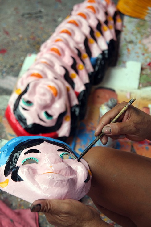 Trung thu, gặp người 35 năm thổi hồn cho... giấy - ảnh 7