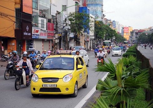 Hà Nội: Ngày đầu tiên cấm ô tô toàn tuyến Cầu Giấy - Xuân Thủy - ảnh 2