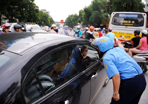 Hà Nội: Ngày đầu tiên cấm ô tô toàn tuyến Cầu Giấy - Xuân Thủy - ảnh 7