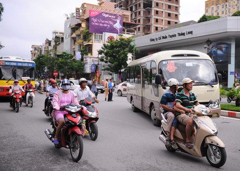 Hà Nội: Ngày đầu tiên cấm ô tô toàn tuyến Cầu Giấy - Xuân Thủy - ảnh 9