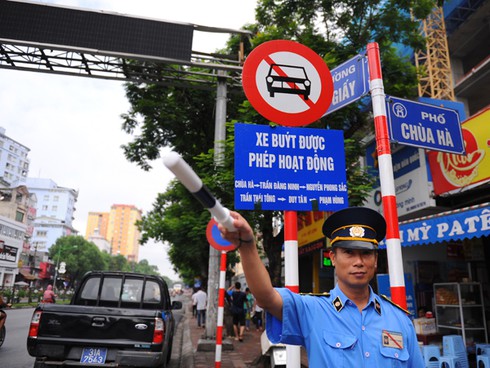 Hà Nội: Ngày đầu tiên cấm ô tô toàn tuyến Cầu Giấy - Xuân Thủy - ảnh 5