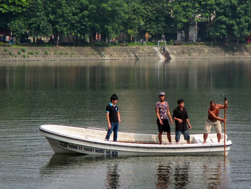 Vớt được xác thanh niên tự tử tại hồ Xã Đàn - ảnh 2