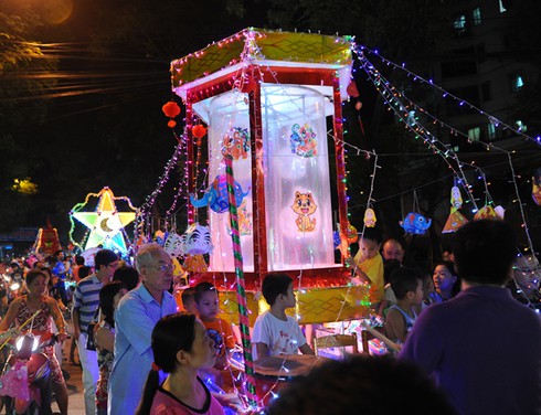 Độc đáo lễ rước đèn Trung thu Tuyên Quang giữa lòng Hà Nội - ảnh 9