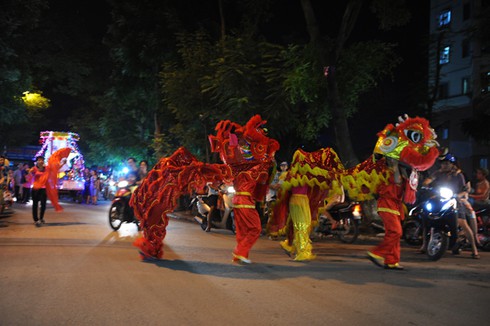 Độc đáo lễ rước đèn Trung thu Tuyên Quang giữa lòng Hà Nội - ảnh 4