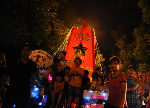 Độc đáo lễ rước đèn Trung thu Tuyên Quang giữa lòng Hà Nội - ảnh 10