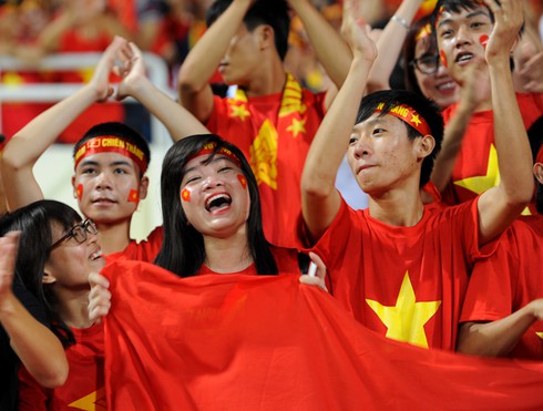 Sát cánh U19 Việt Nam, những bóng hồng