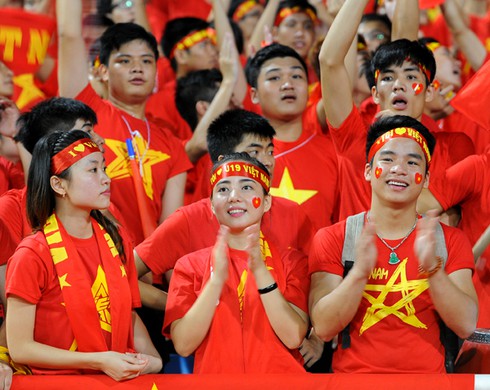 Sát cánh U19 Việt Nam, những bóng hồng