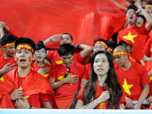 Sát cánh U19 Việt Nam, những bóng hồng