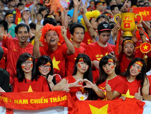 Sát cánh U19 Việt Nam, những bóng hồng