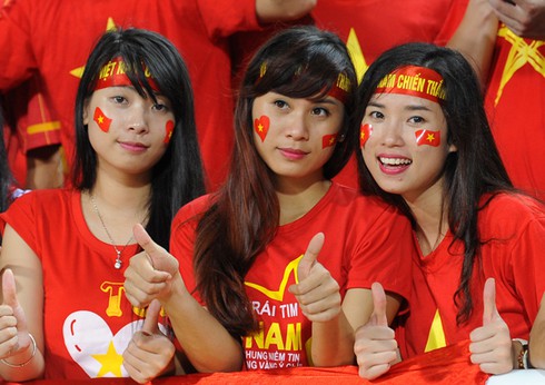 Sát cánh U19 Việt Nam, những bóng hồng