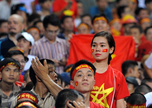 Sát cánh U19 Việt Nam, những bóng hồng