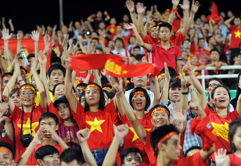 Sát cánh U19 Việt Nam, những bóng hồng